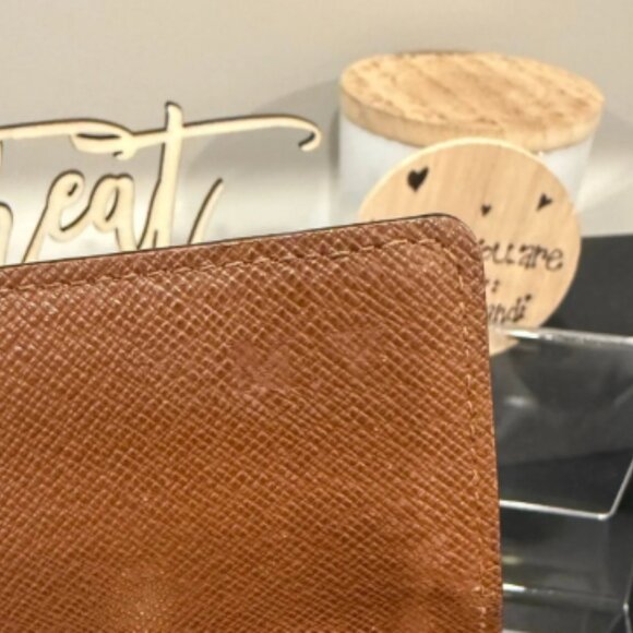 LV003. Louis Vuitton, Monogram Sarah Wallet - Picture 3 of 4